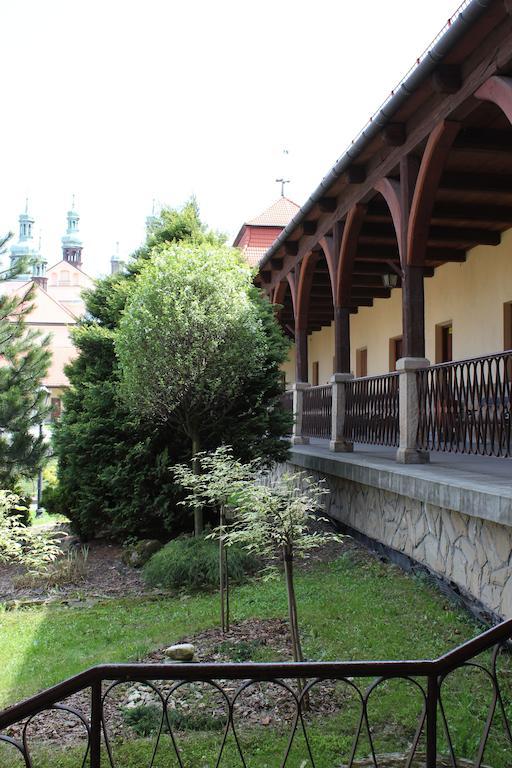 Hotel Dom Pielgrzyma à Kalwaria Zebrzydowska Extérieur photo